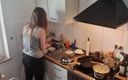 Violeta secrets: 18letá teen nevlastní sestra šuká v kuchyni, zatímco všechno není doma