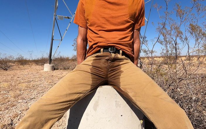 Golden Adventures: 砂漠で私の仕事のズボンを放尿
