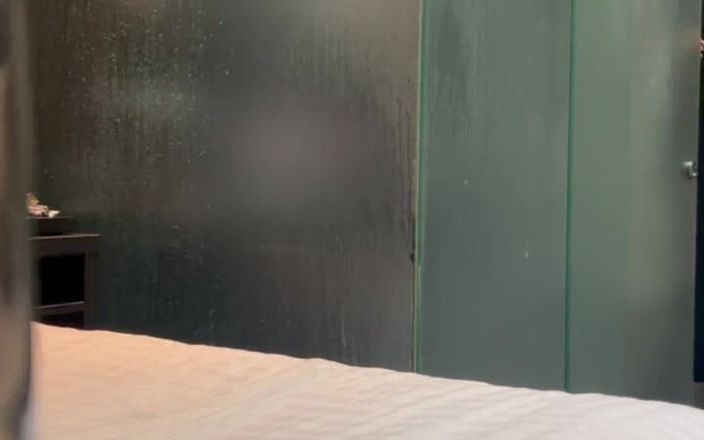 Em Yang: Tajna kamera w moim pokoju hotelowym