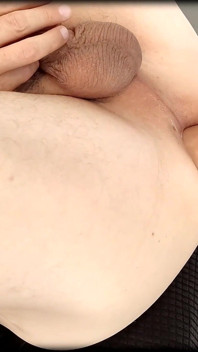 Ustalanie jego ciasnego dupka dużym dildo - Strapon & Ass Fisting & Cum