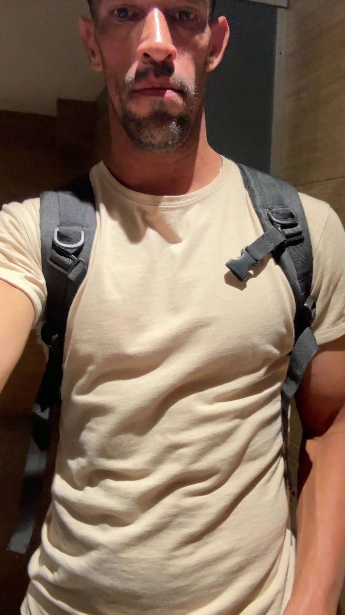 Paul Williams: Dzień ryzykownej nagości kończy się nagą masturbacją w łazience dla pań