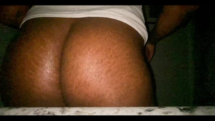 Tailandxxx: Bunda no menu, gozada leva uma mordida