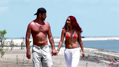 Full porn collection: Remaja berambut merah Marcia dikongkek betul-betul di pantai oleh teman...