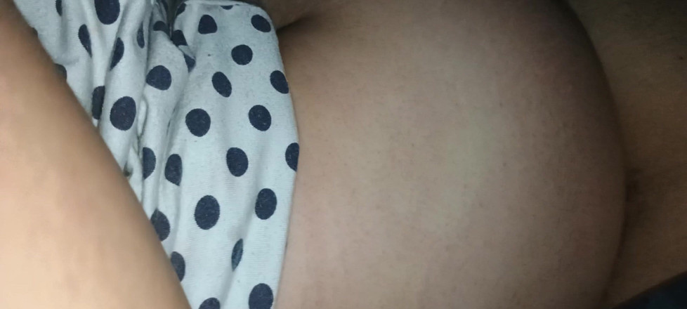 Ionut899: 继父在电视上操我，背着你，然后放你走