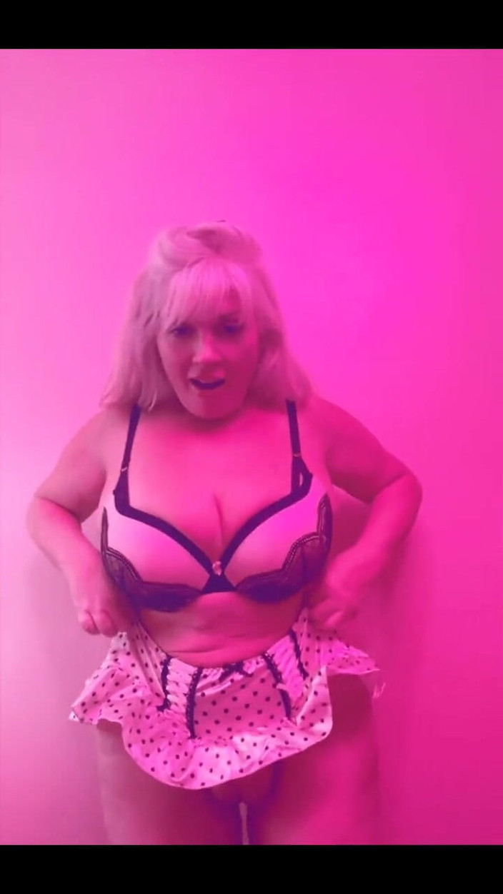 PaintedRose: Madrastra baila cachonda para ti