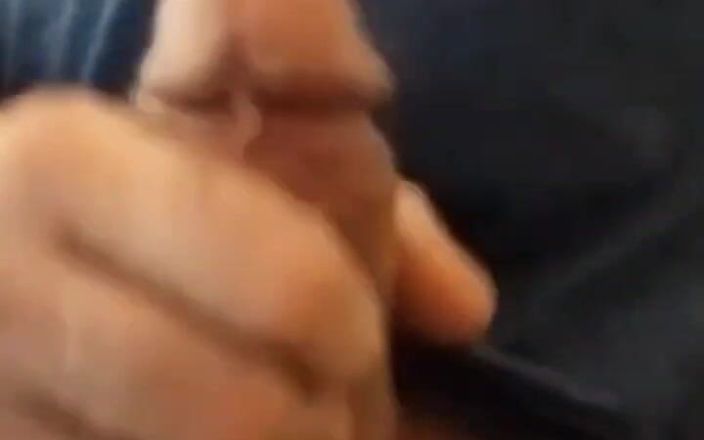 Beegjohn69: Büyük yarı ile bir çeşme gibi boşalıyor