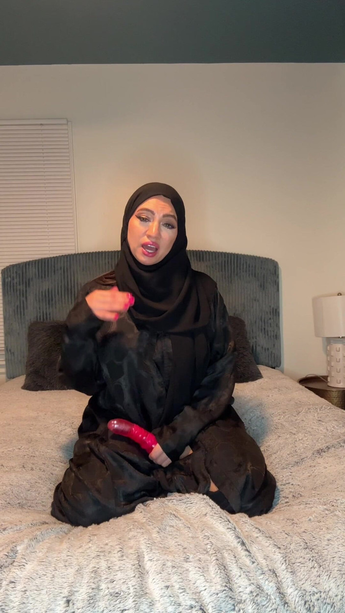 Sasha Pearl: Instrucciones de paja árabes en Abaya