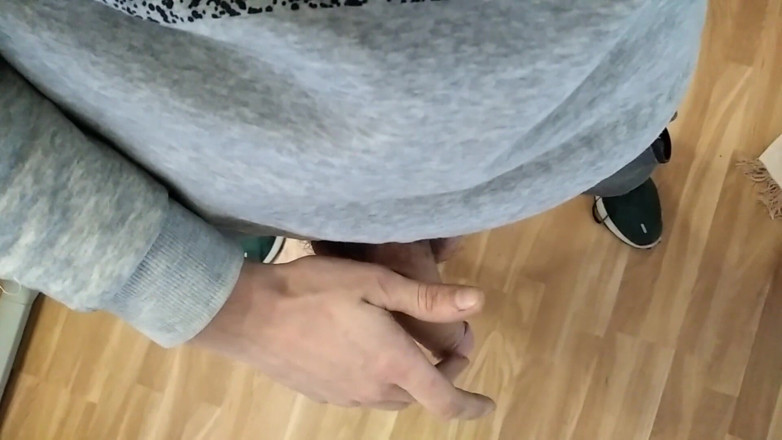 Elvissc: Nadržená amatérka už nemůže vzít víc a vysunuje jeho sperma...