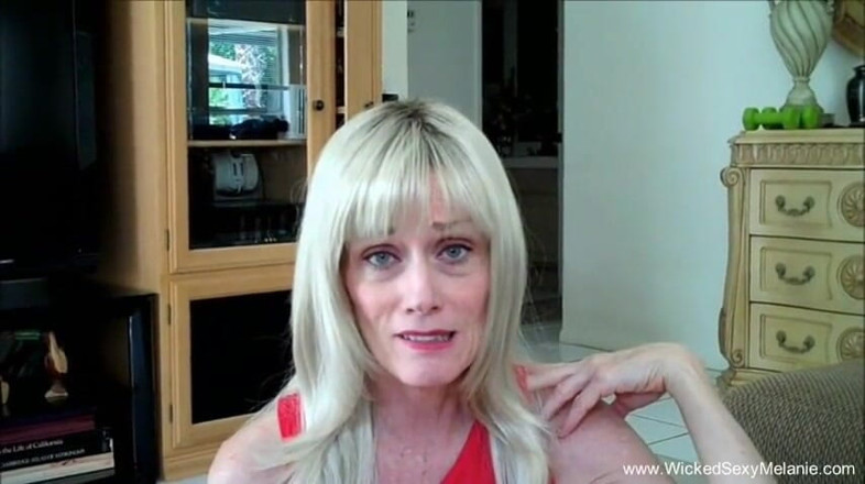 Wicked Sexy Melanie: Olgun sikini emiyor