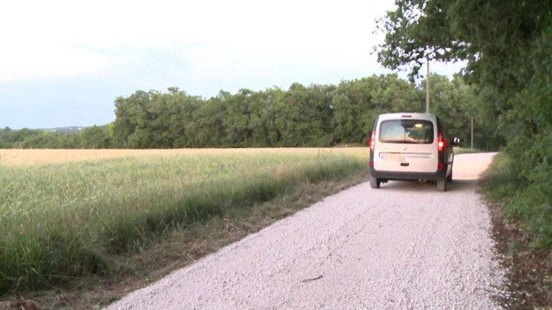 Alkrys: Fată tânără futută de un pervers bătrân în vacanță