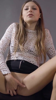 Ta patronne Talia Mint te fait te branler en punition