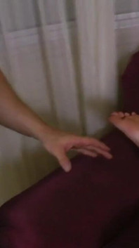Blonďatá omračovačka Cadence Lux má první footjob!