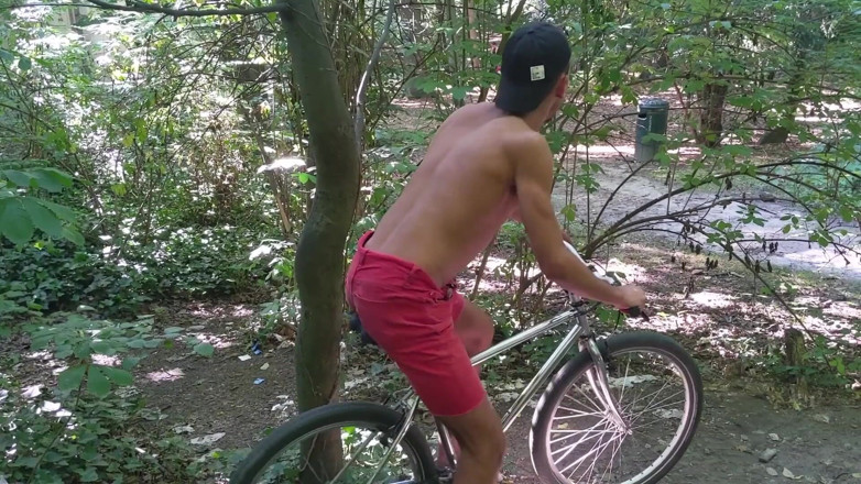 Ridley Dovarez | Gaysight: Theo Jerk-off on a bicycle