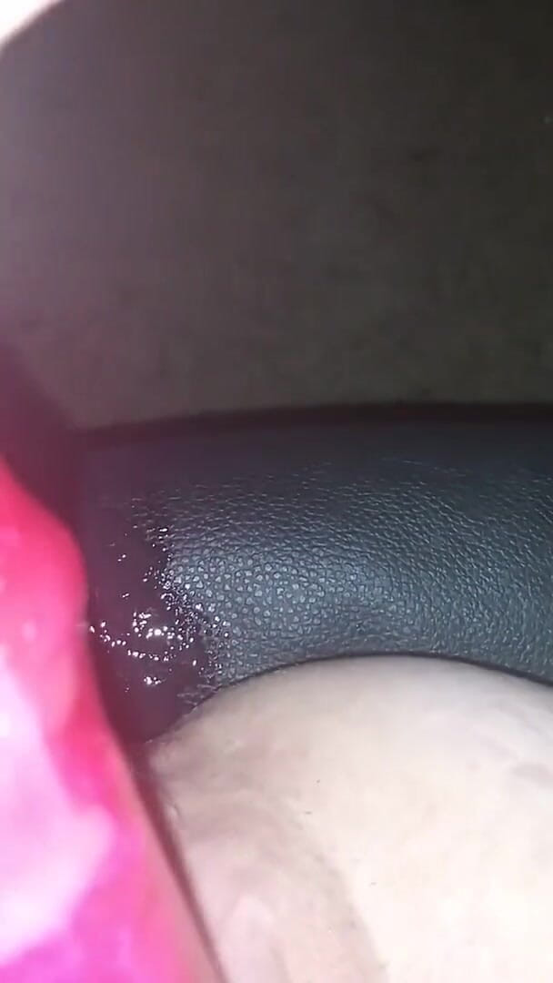 Gothik Girl: Une petite amie MILF excitée se masturbe