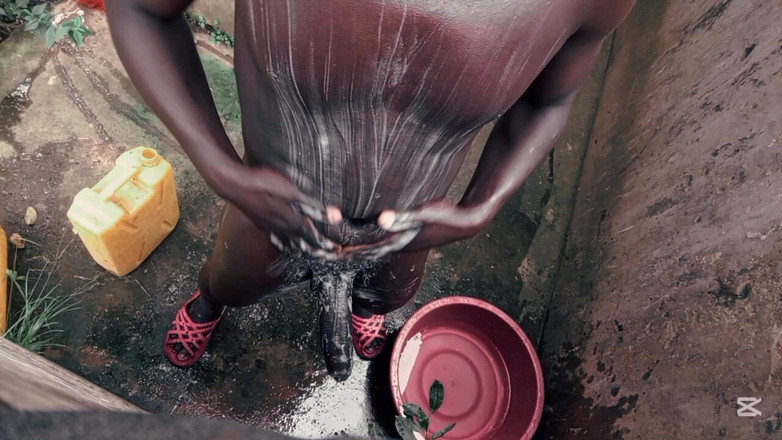 Hongi: Czarny facet wie, jak radzić sobie ze swoim wielkim kutasem