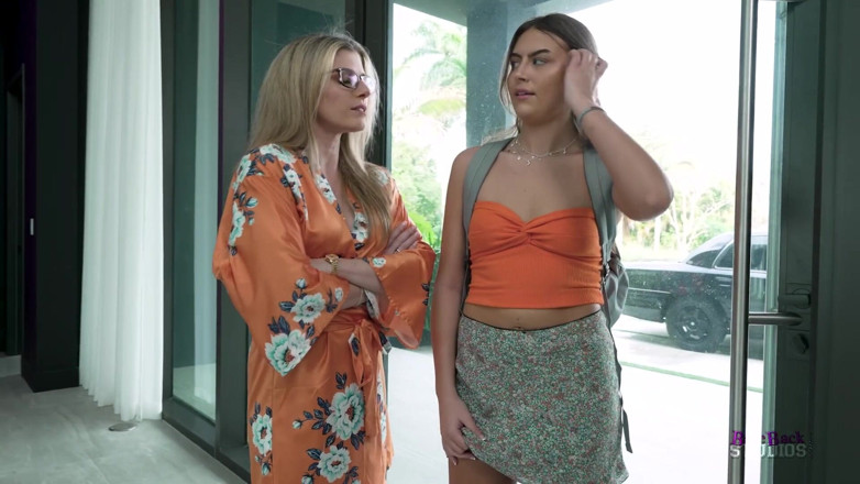 Bare Back Studios: Selina bentz nella figliastra farà di tutto