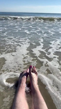 Onde che si bloccano di taglia 16 piedi e gambe