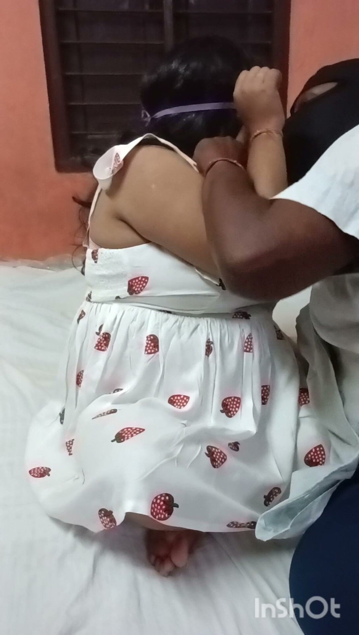 Desi Masti time: Con dâu trên giường với bố chồng sau lưng chồng
