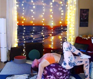 Aurora Willows: Full body yoga