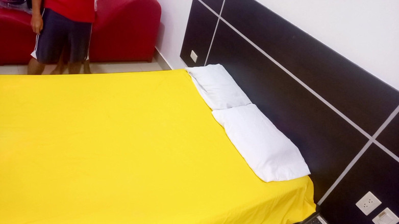 Martin13: 내 갈색 머리 의붓 여동생과 집에서 포르노를 녹음하기 전에 이전 순간