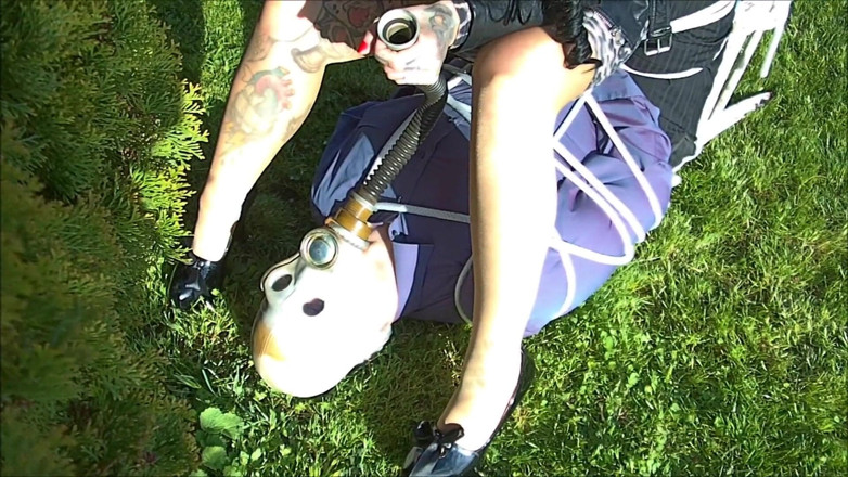 Domina Lady Vampira - SM Studio Femdom Empire: Rockabilly 女孩 - 我的快乐是你的羞辱
