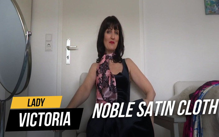 Lady Victoria Valente: मखमली पोशाक के लिए नोबल साटन कपड़े फिटिंग