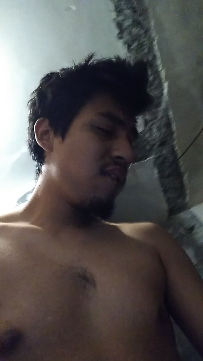 AlexAlejandro13: Toca todo mi cuerpo hasta que reciba leche