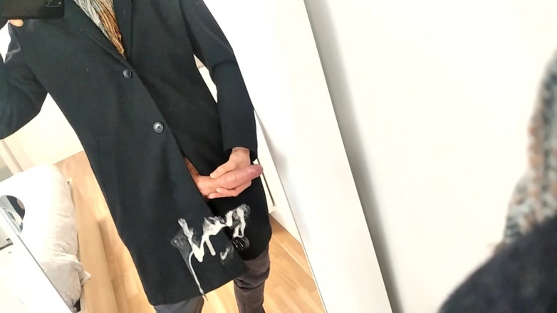 Elvissc: Hombre elegante masturba su gran polla gorda y vacía su...