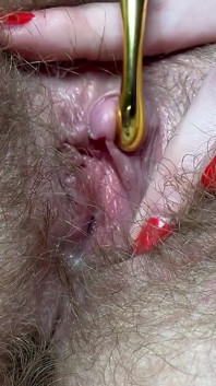Nuevo juguete probando gran clítoris, orgasmo peludo coño