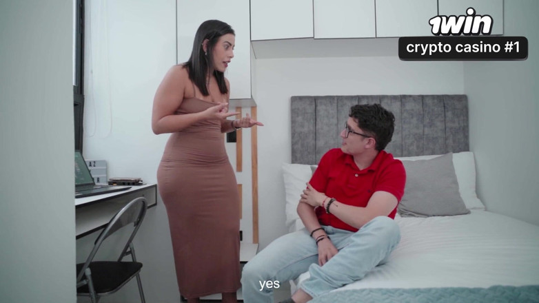Kylei Ellish: MILF Divorziata Scopa Una Nerd Vergine per Aiutarla a Investire...
