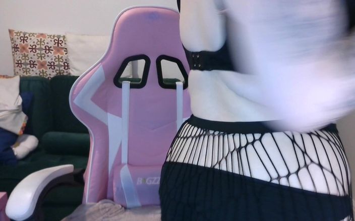 Bigtiddygoth: Strippend cammeisje