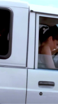 Emy: Emy e Alys Rebel brincam com brincadeiras na estrada