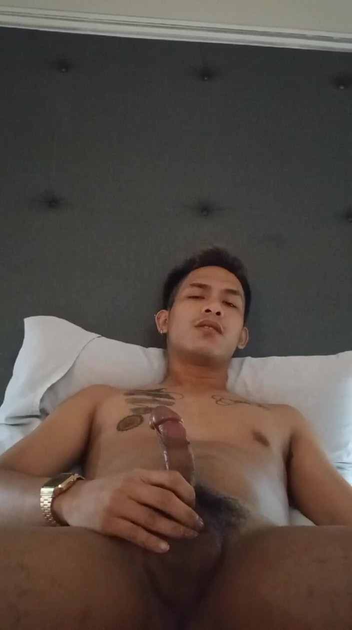 Rent A Gay Productions: Сексуальний азіатський хлопець дрочить у готелі