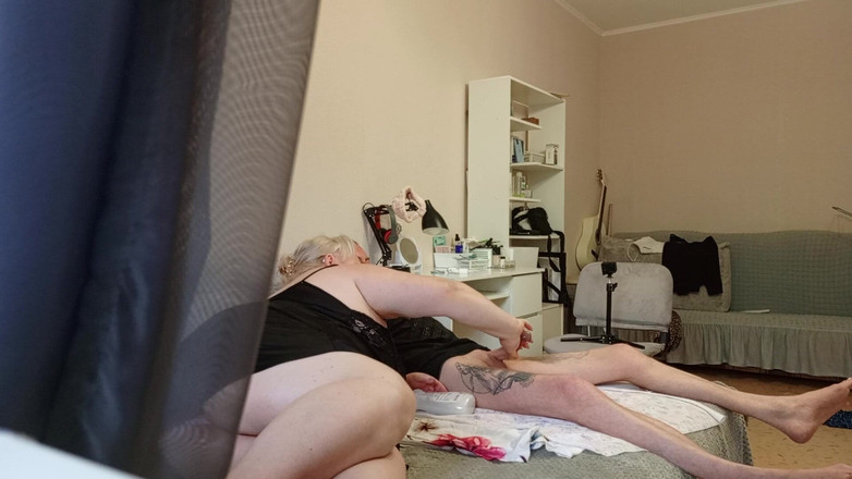 Zona901: My Girlfriend Pleasures Me by Jerking off My Dick Before...