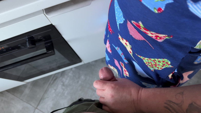 Heatwave Porn: Mature Blonde Stepmom Sucks Cock in the Kitchen
