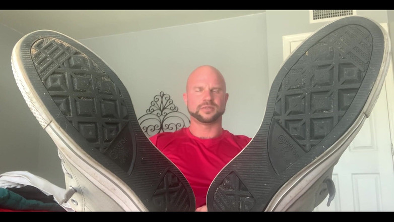 Jasons feet: ‪it’s Bit Weird as You Take My Shoes off