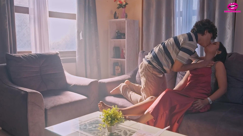 Indianpinklips: Indianul Devar a prins-o pe indianca Bhabhi făcându-se goală pe...