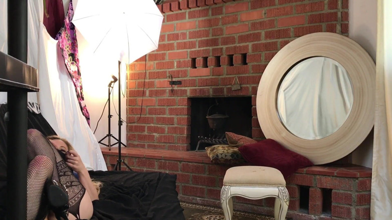 Erin Electra: Chůva přistižena