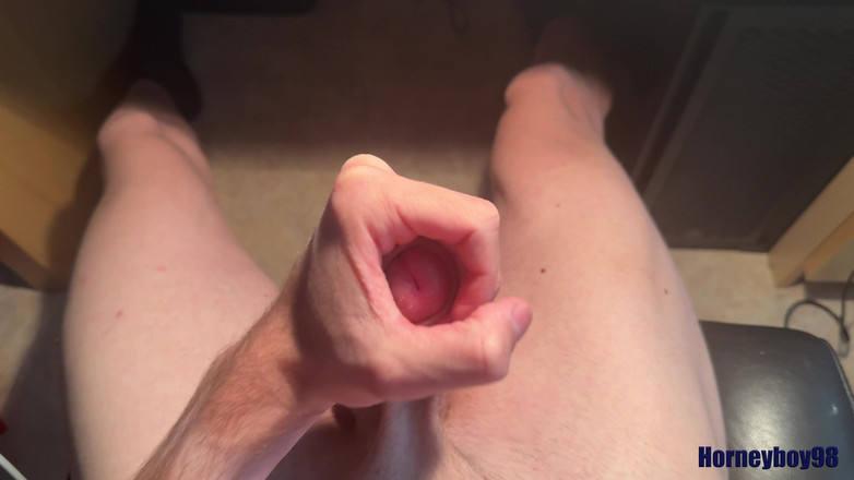 Horneyboy98: Twink Im Homeoffice Wixt Seinen Schwanz Und Spritzt