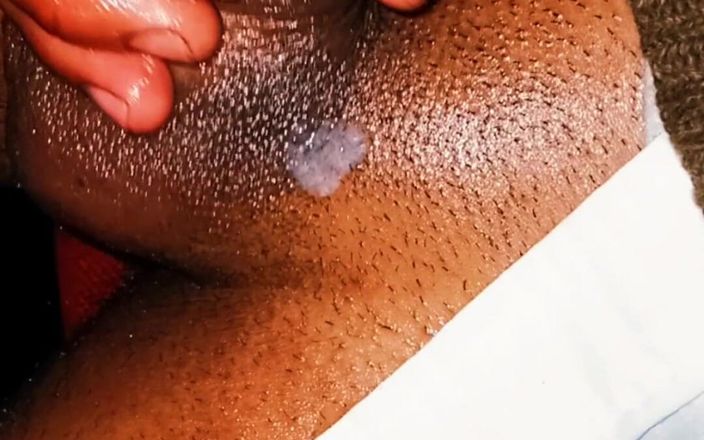 213san: 射液和乳汁从这个大黑发鸡巴滴