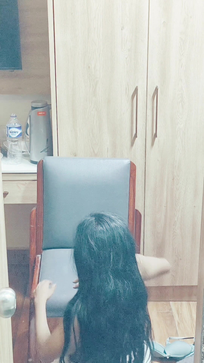 Queen7895: Video kongkek bhabhi dengan teman lelaki