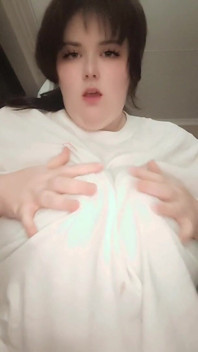 BBW gamer flicka onanerar hennes feta fitta