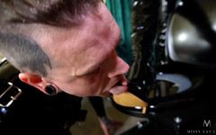 MissyVanLicks: Uctívejte své milenky.