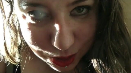 Kikka Jennie: Provocante in latex pulito