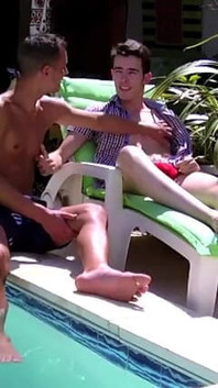 수영장에서 따먹히는 트윙크