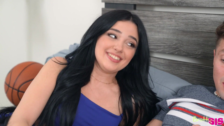 BrattySis: Sharing Stepbros Bed - S32:e4