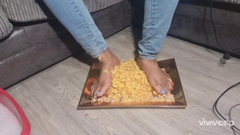 Simp to my ebony feet: feet food crush