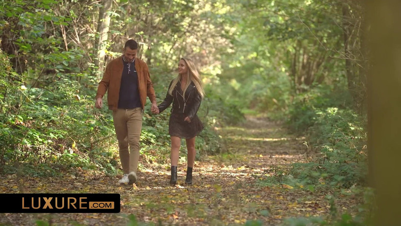 Luxure: Isteri berkongsi dengan kawan di dalam hutan