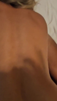 Sexy manželka kouří svého přítele a proniká paroháčem - zkuste nejít s tímto kouřením