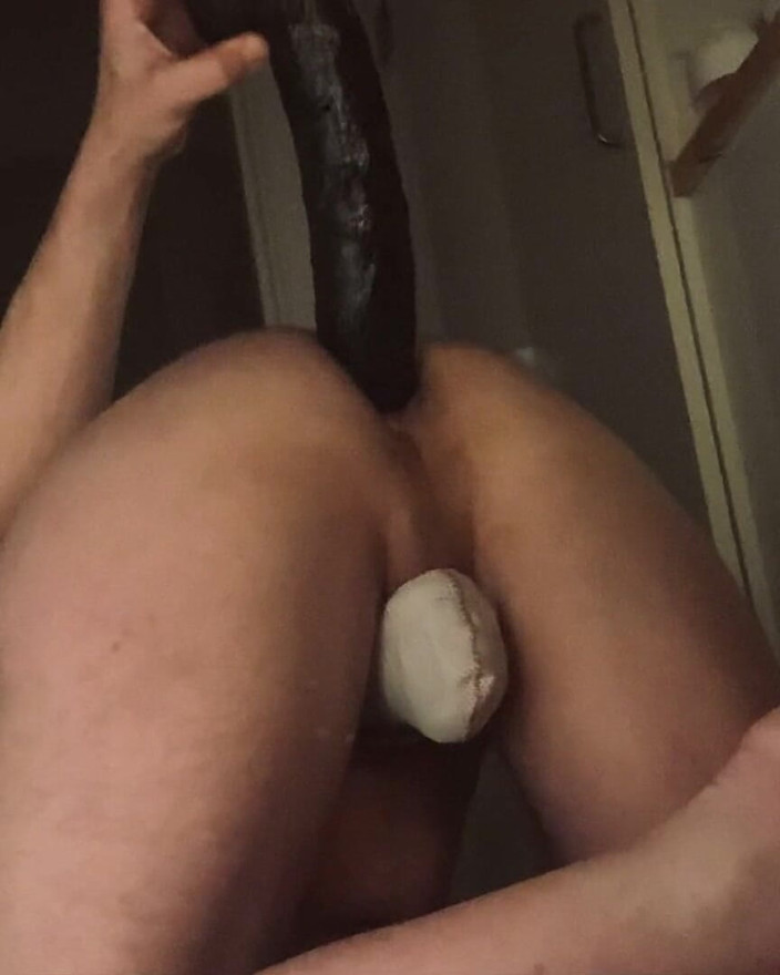 My cursed hole: Enorme consolador